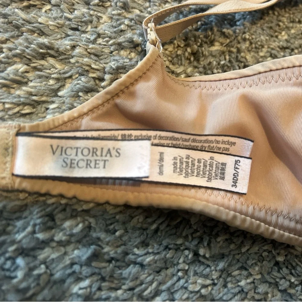 Victoria's Secret Tan Bra - Picture 8 of 8